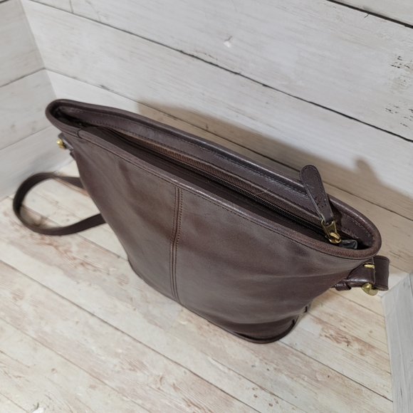Coach 90s Vintage Bleeker Bucket Bag in brown - Picture 9 of 14